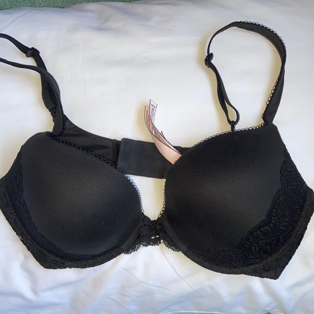 Black Victoria Secret push up bra. 34D
